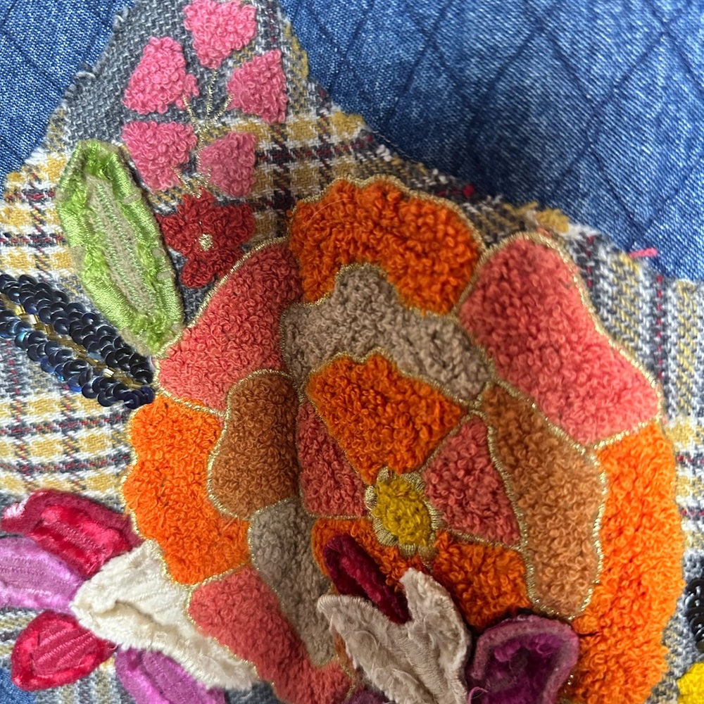 Vtg Denim Quilted Jean Jacket with Floral Embroidery pockets L - Picture 9 of 10